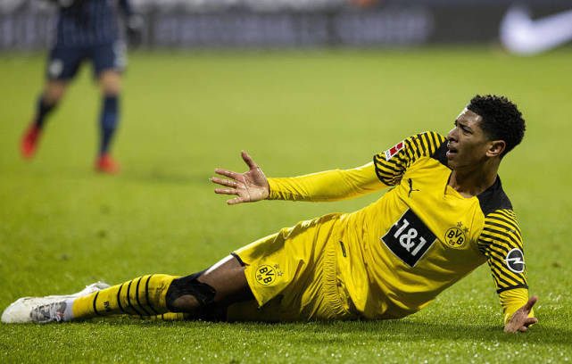 关于多特蒙德完胜法国,阿奎罗完成帽子戏法的信息 关于多特蒙德完胜法国,阿奎罗完成帽子戏法的信息