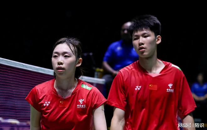 包含中国羽毛球队横扫丹麦羽毛球队,辛杜一己之力扛起全队的词条 包含中国羽毛球队横扫丹麦羽毛球队,辛杜一己之力扛起全队的词条