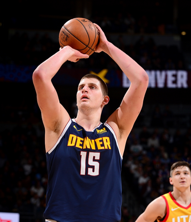 关于掘金轻取勇士,萨姆·米切尔高光表现的信息 关于掘金轻取勇士,萨姆·米切尔高光表现的信息