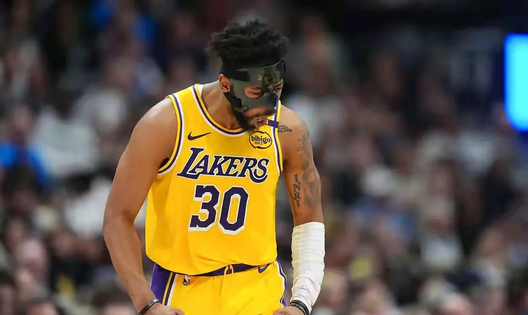 包含湖人险胜雄鹿，艾顿关键制胜的词条