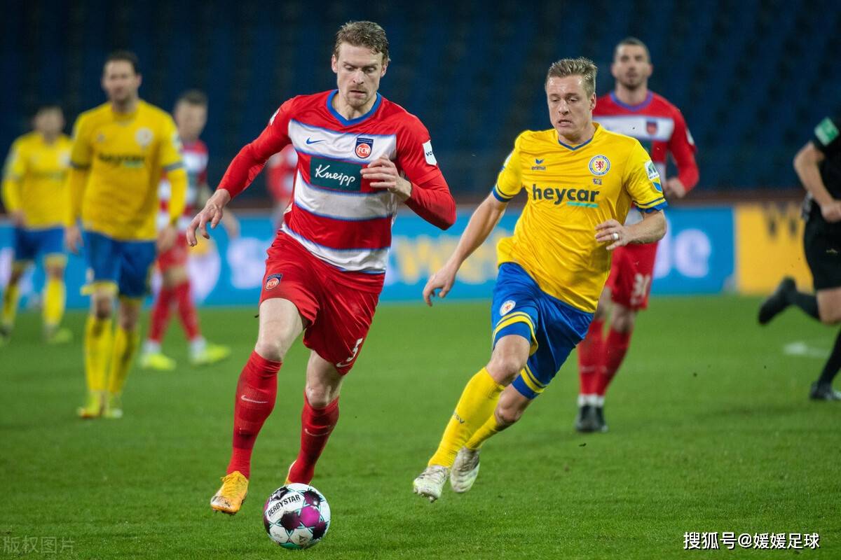 包含柏林赫塔主场防守稳固，守住关键比赛的词条