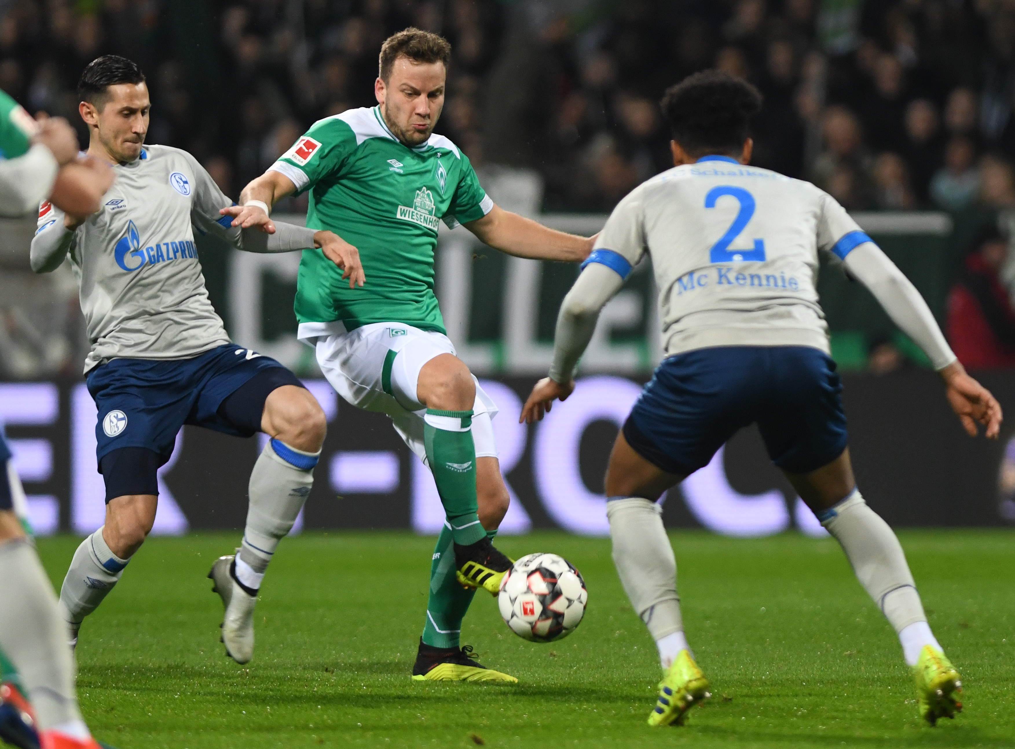 沙尔克04客场挫败多特蒙德，震惊德甲联赛的简单介绍