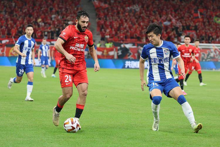 比赛中球队风采依旧，取得精彩胜利的简单介绍