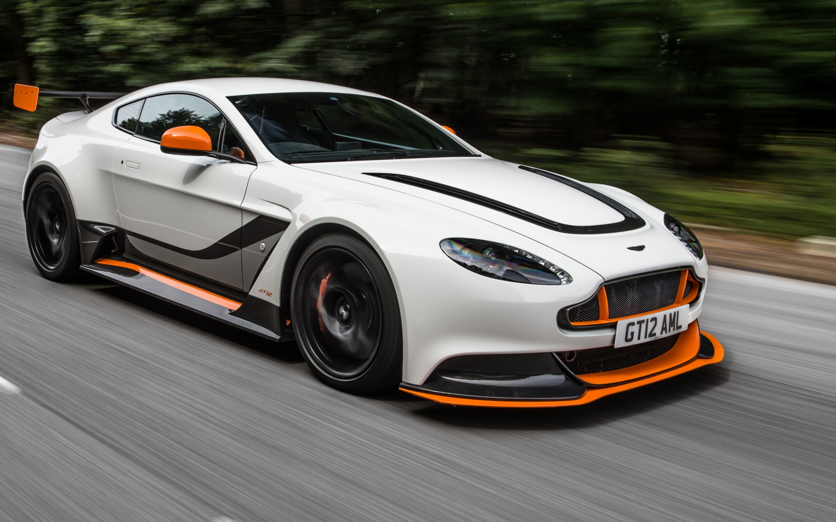 阿斯顿马丁完胜红牛二队，塞恩斯关键制胜的简单介绍