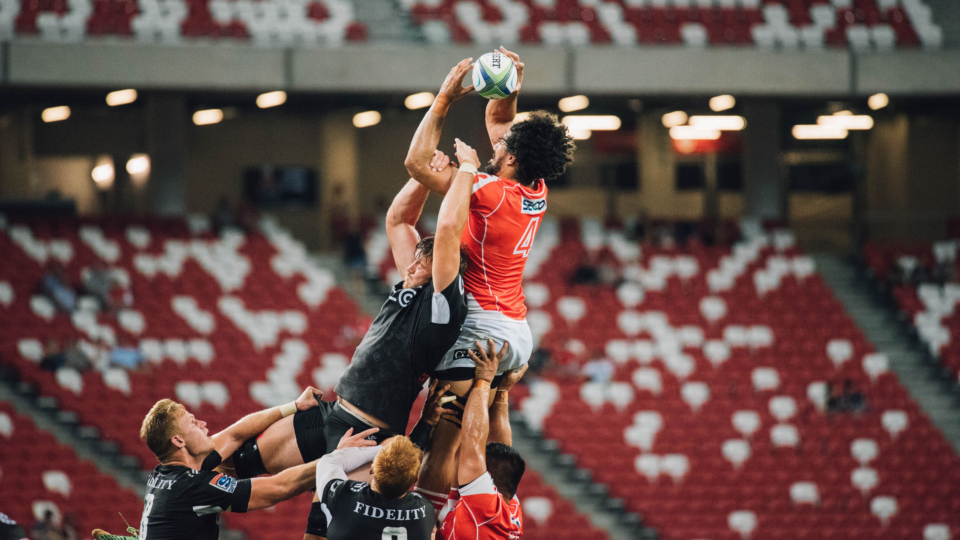 东方之巅的角力，雄鹿制霸上海滩，伦纳德完成灵魂淬炼