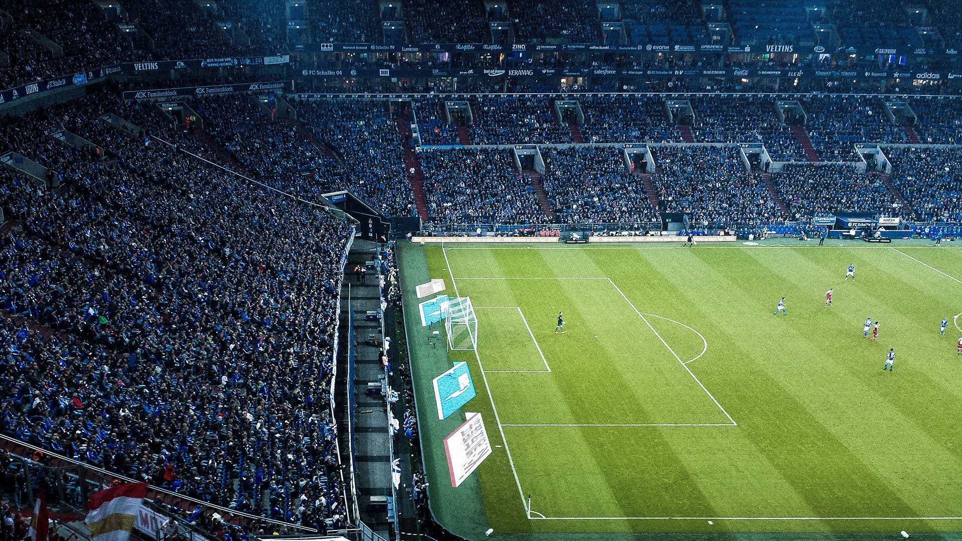 赛道上的双雄对决,佩雷兹高光时刻点燃迈凯伦鏖战梅赛德斯